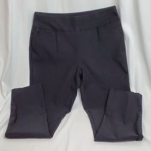 Pull on a chic pair of pants in a slim-leg silhouette and ankle length.